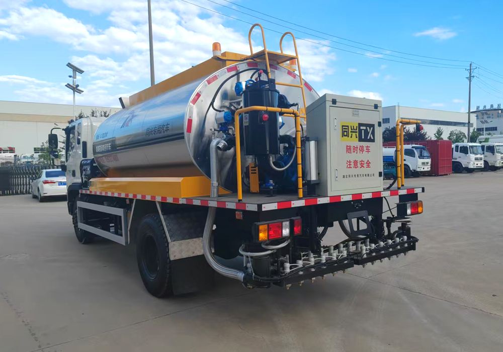 8方福田瑞沃智能瀝青灑布車